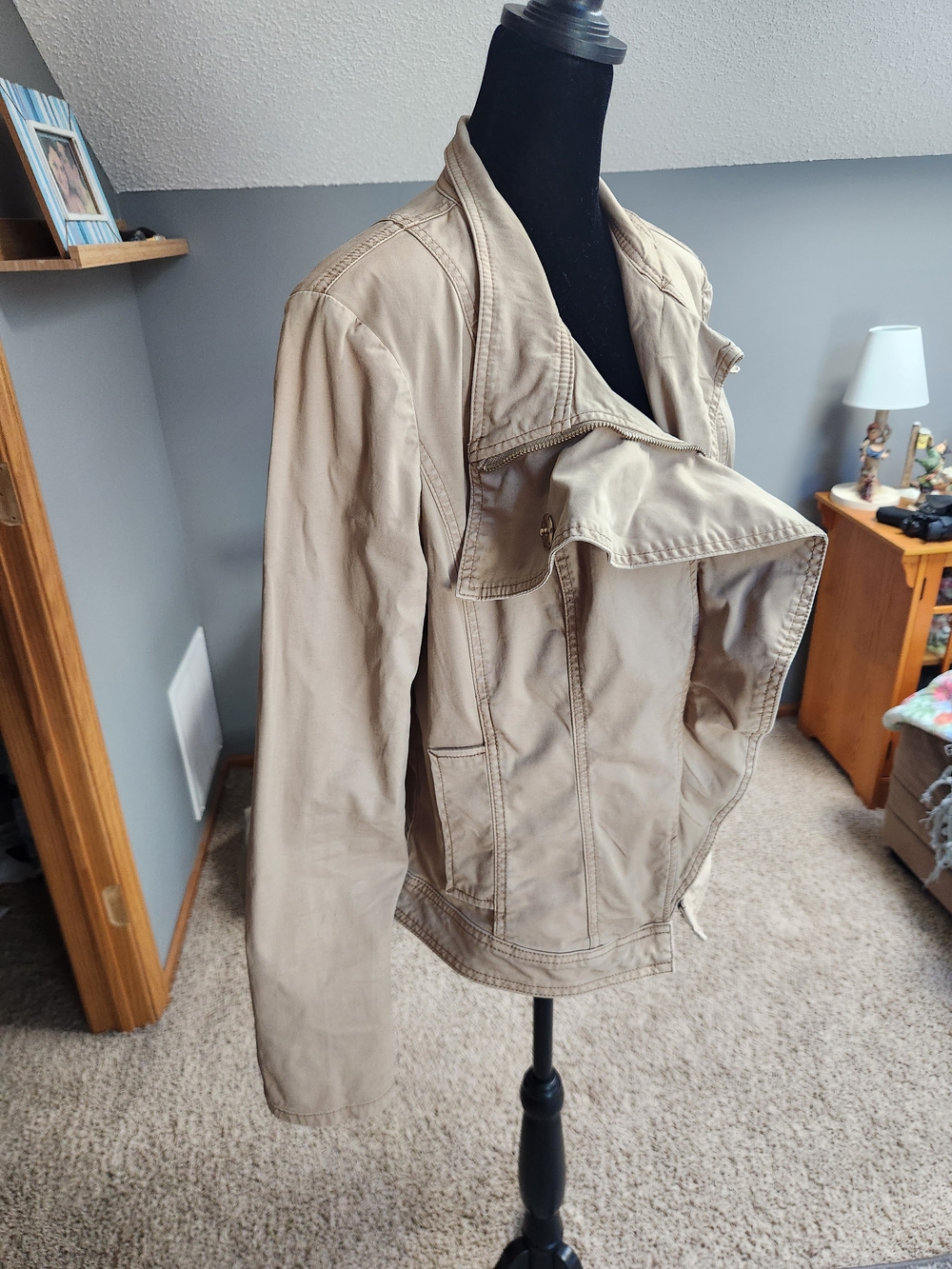 White House Black Market Women’s Ruffle Front Moto Style Jacket Beige Size 16 - Picture 6 of 12